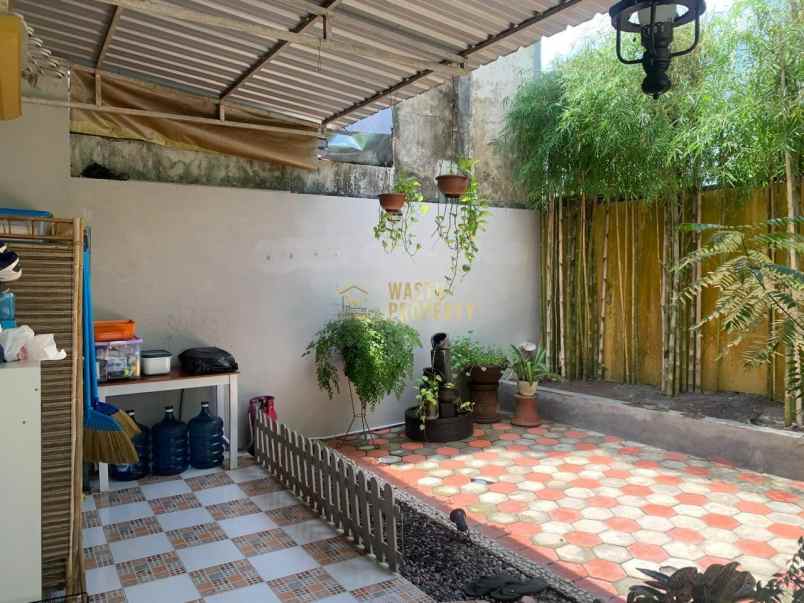 rumah 2 lantai tanah luas di perumahan maguwoharjo