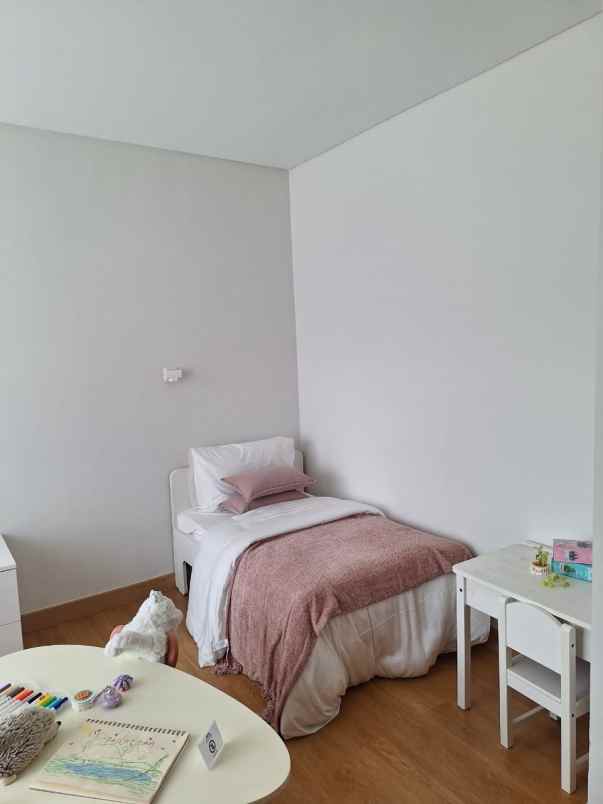 rumah 2 lantai tanpa dp dekat stasiun dan toll serpong