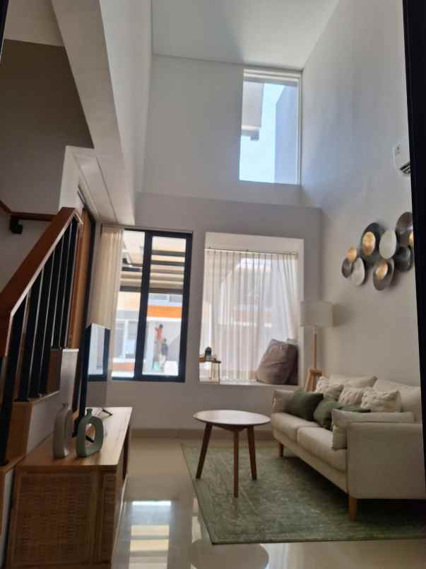 rumah 2 lantai tanpa dp dekat stasiun dan toll serpong