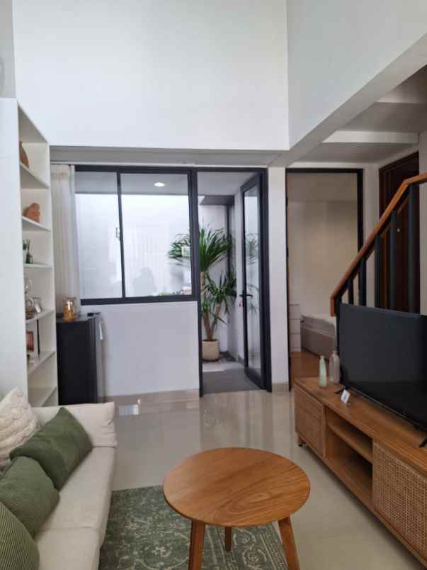 rumah 2 lantai tanpa dp dekat stasiun dan toll serpong