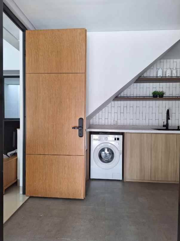 rumah 2 lantai tanpa dp dekat stasiun dan toll serpong