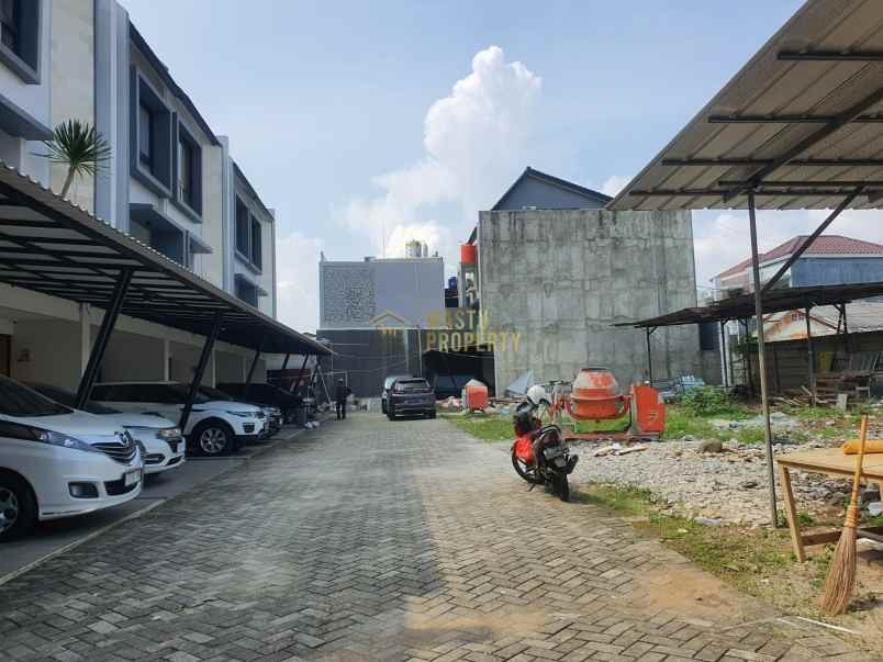 rumah 3 lantai dalam cluster dekat upn veteran jakarta