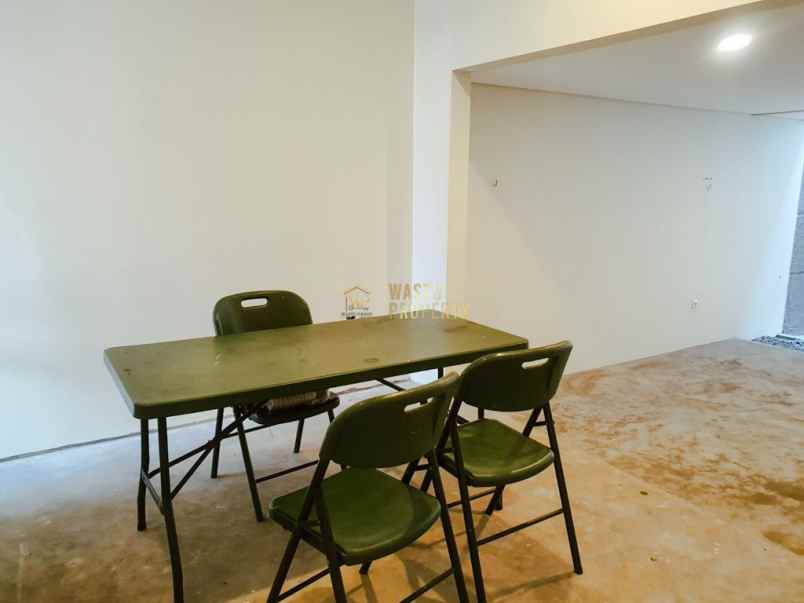 rumah 3 lantai dalam cluster dekat upn veteran jakarta