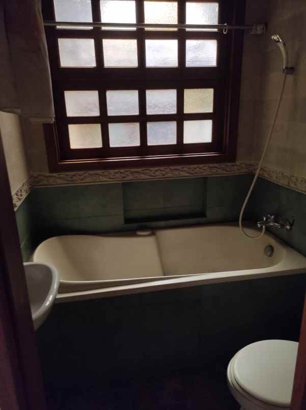 rumah 3 lantai komplek elit kemang pratama bekasi