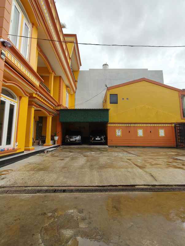 rumah 3 lantai semi furnished di cipayung jaktim