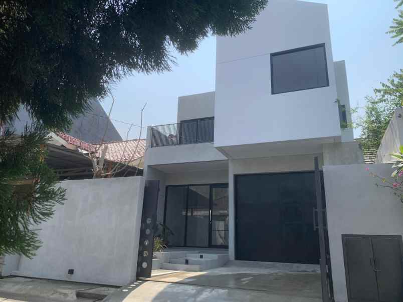 rumah baru 2 lantai industrial di cisaranten