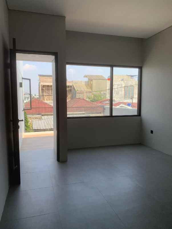 rumah baru 2 lantai industrial di cisaranten