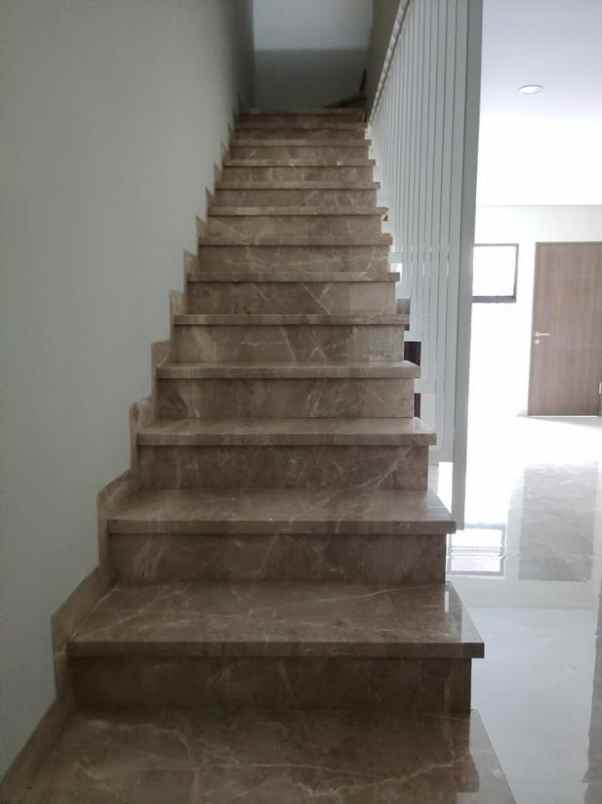 rumah baru 2 lantai siap huni di pasteur dekat tol