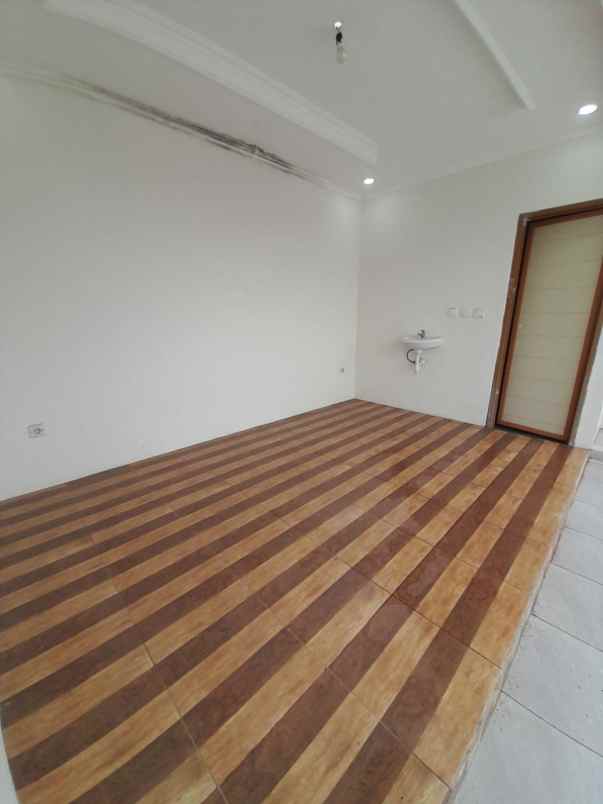 rumah baru dalam cluster di cilangkap cipayung jaktim