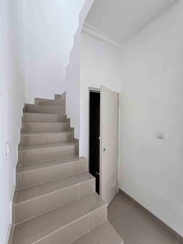 rumah baru dalam cluster di pondok kopi jaktim