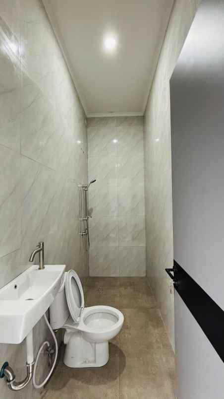 rumah baru dp 0 lokasi premium di jl transyogi cibubur