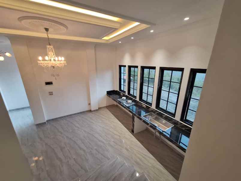 rumah cantik 2 lantai di godean km 7