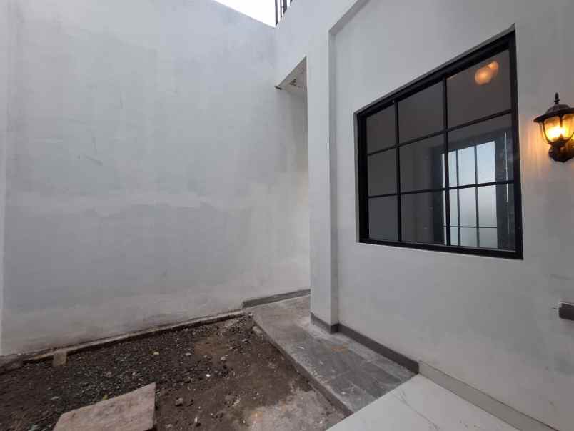 rumah cantik 2 lantai di godean km 7