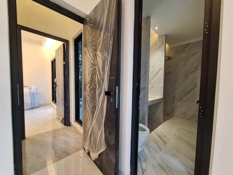 rumah cantik 2 lantai di godean km 7