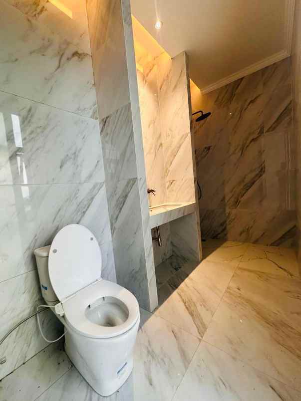 rumah cantik 2 lantai di godean km 7