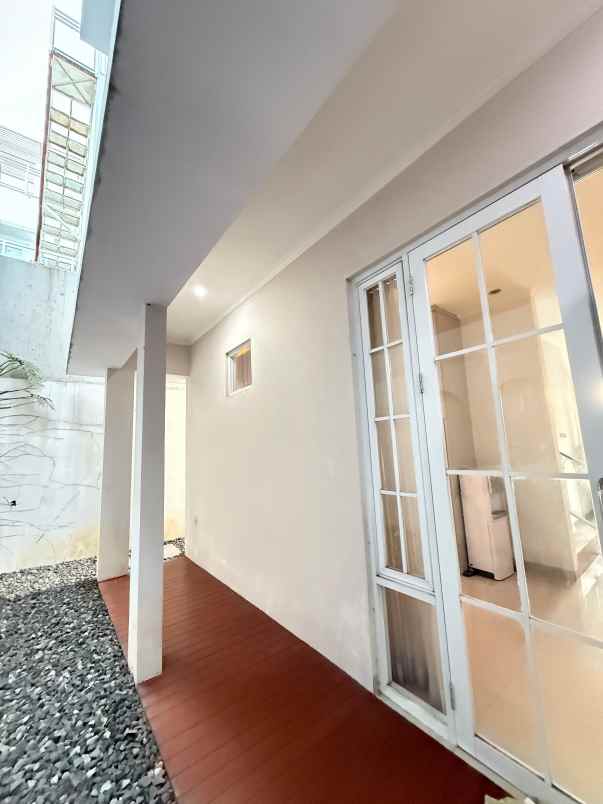 rumah cantik komplek sariwangi semi furnished