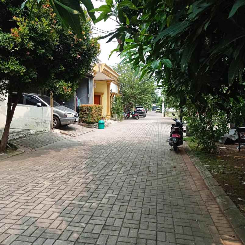 rumah cantik strategis di cluster golden city sepatan