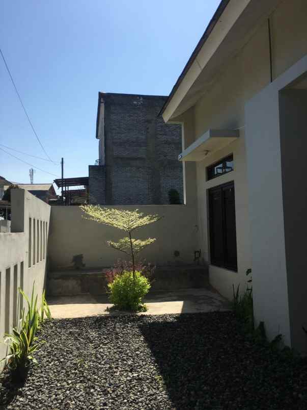 rumah ciwaruga dekat kampus polban row jalan lebar