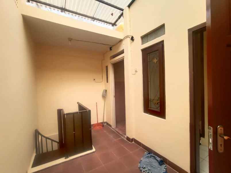 rumah coklat jawa jatibening indah