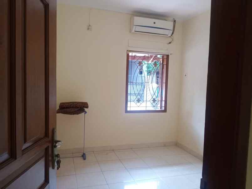 rumah coklat jawa jatibening indah