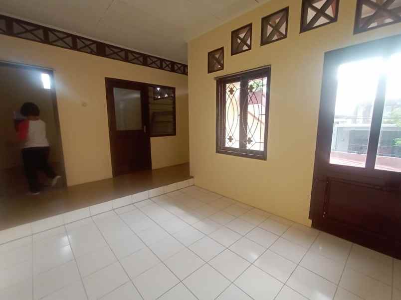 rumah coklat jawa jatibening indah