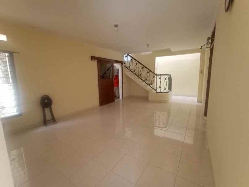 rumah coklat jawa jatibening indah