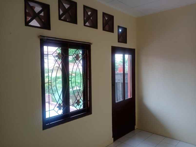 rumah coklat jawa jatibening indah