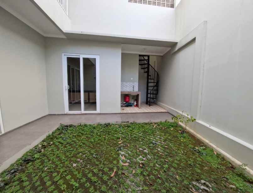 rumah dalam cluster exclusive di kebagusan