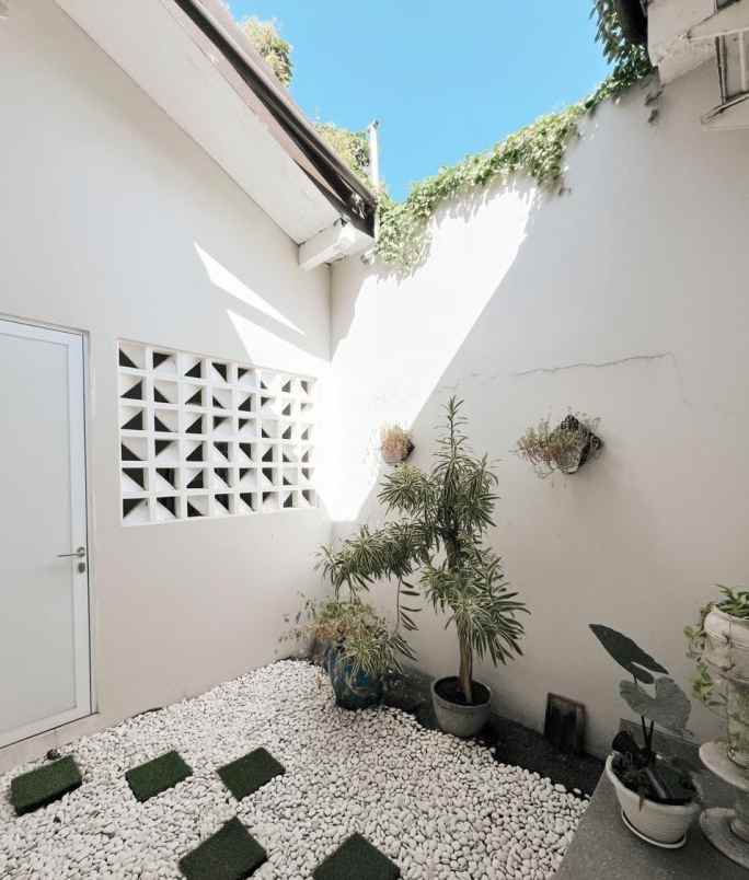 rumah dijual tenggilis joyo surabaya timur siap huni