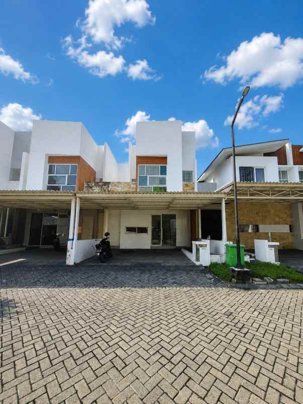 rumah greenwich royal residence siap huni carport