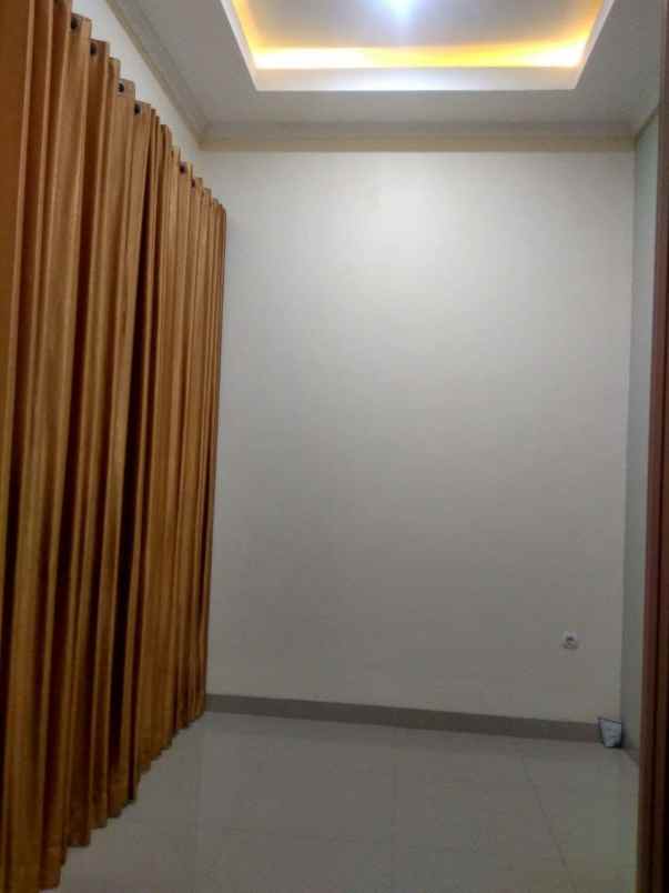 rumah jalan eretan balekambang