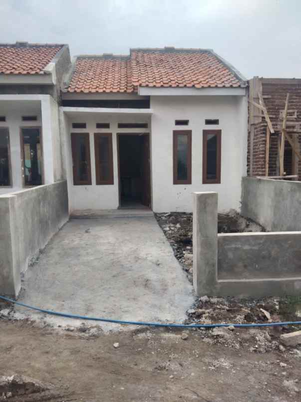 rumah jl laswi mekarsari ciparay