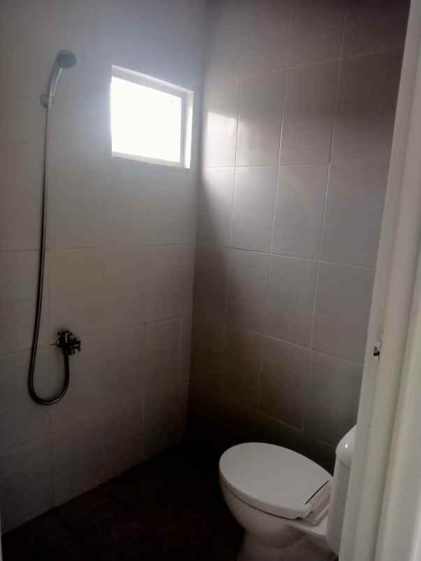 rumah jl raya gandoang