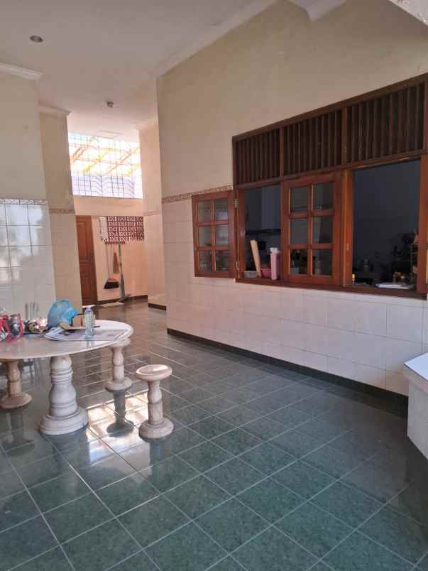 rumah kebonsari elveka jambangan surabaya