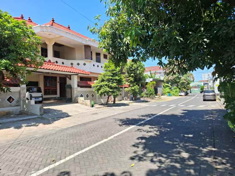 rumah kebonsari elveka jambangan surabaya