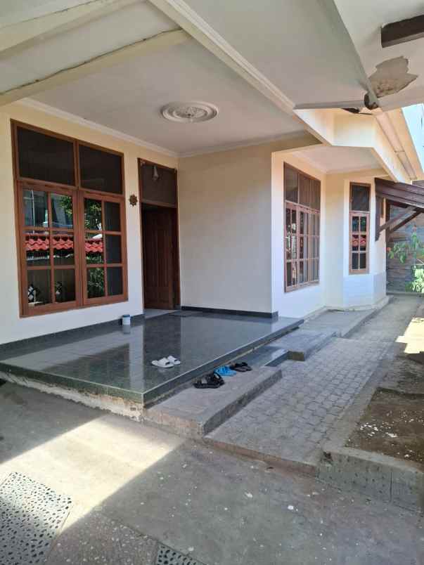 rumah kebonsari elveka jambangan surabaya