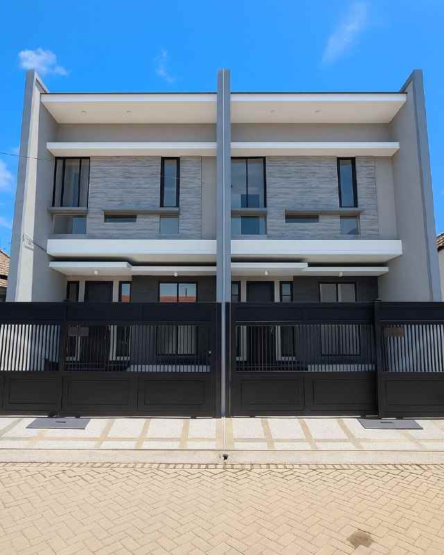 rumah klampis semolo timur new minimalis carport 2