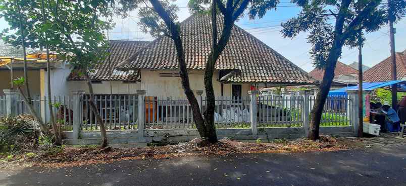 rumah kolonial hitung tanah di pusat kota bandung