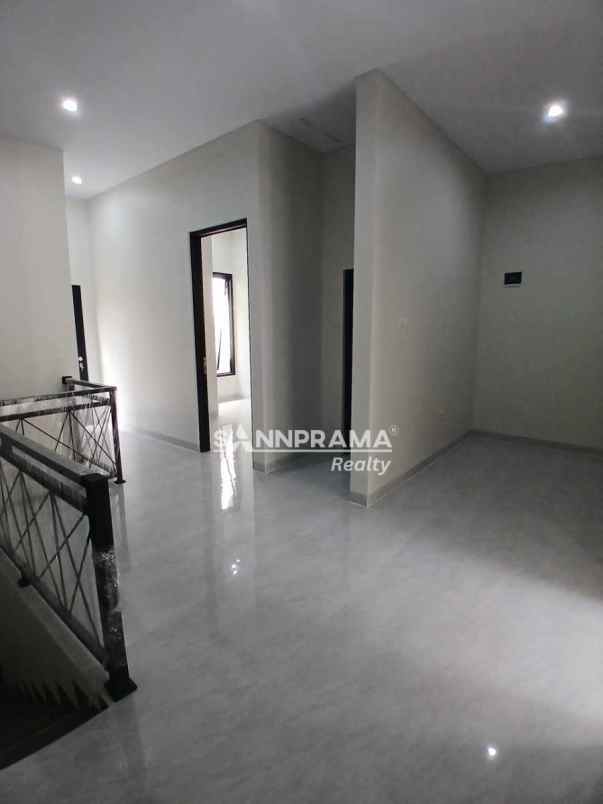 rumah kontemporer eksklusif murah di jakarta selatan