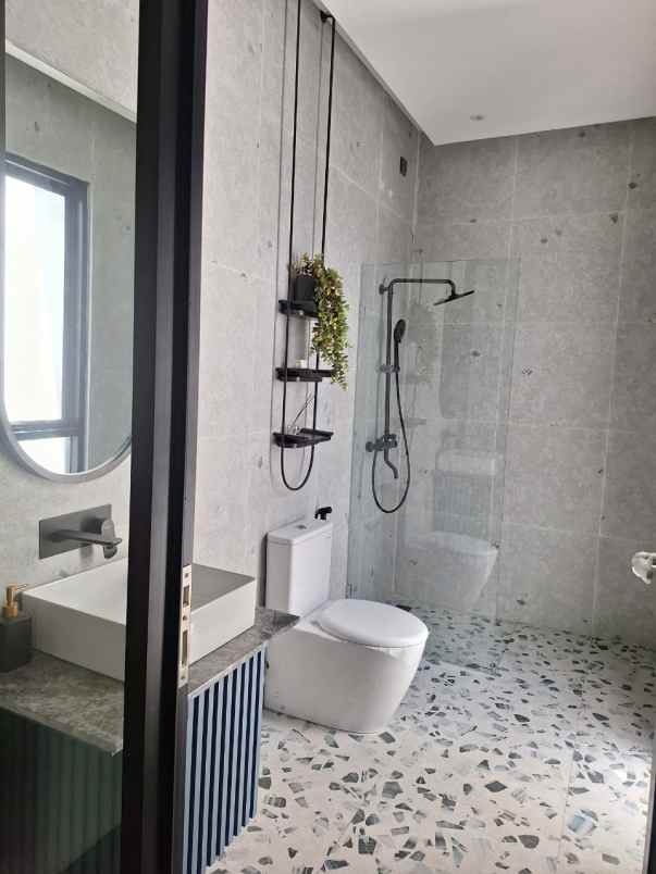 rumah mewah 3 lantai tanpa dp dekat toll bsd serpong