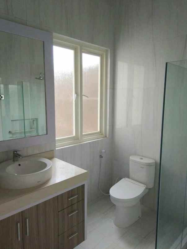 rumah mewah modern siap huni lokasi araya