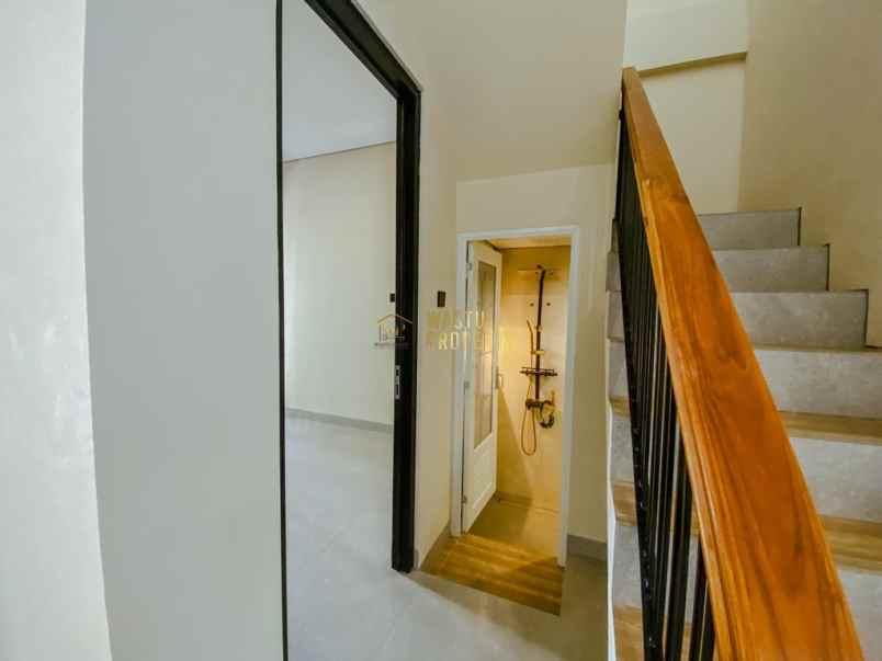 rumah mewah posisi hook di godean dekat kampus umy