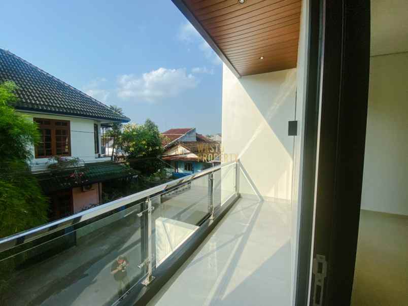 rumah mewah posisi hook di godean dekat kampus umy