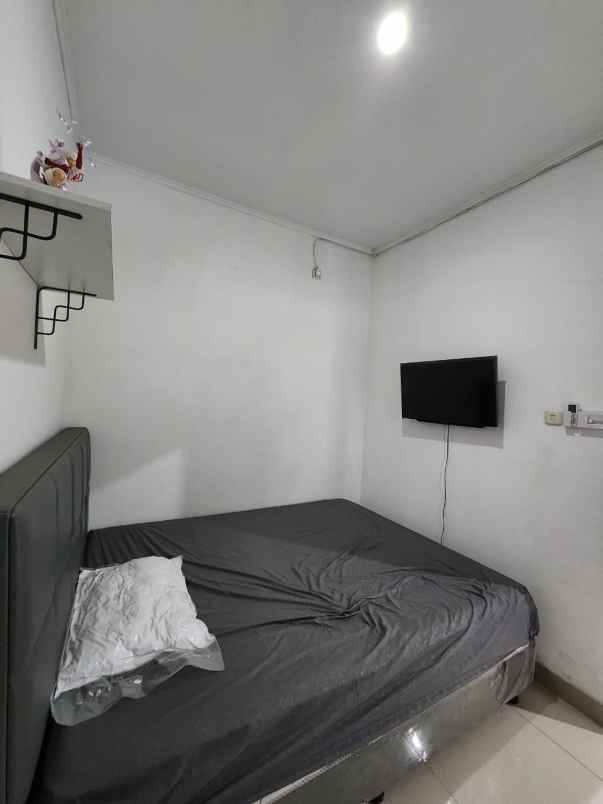 rumah minimalis 2 lantai serua ciputat siap huni