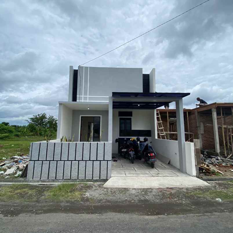 rumah minimalis tropis view persawahan dekat stasiun