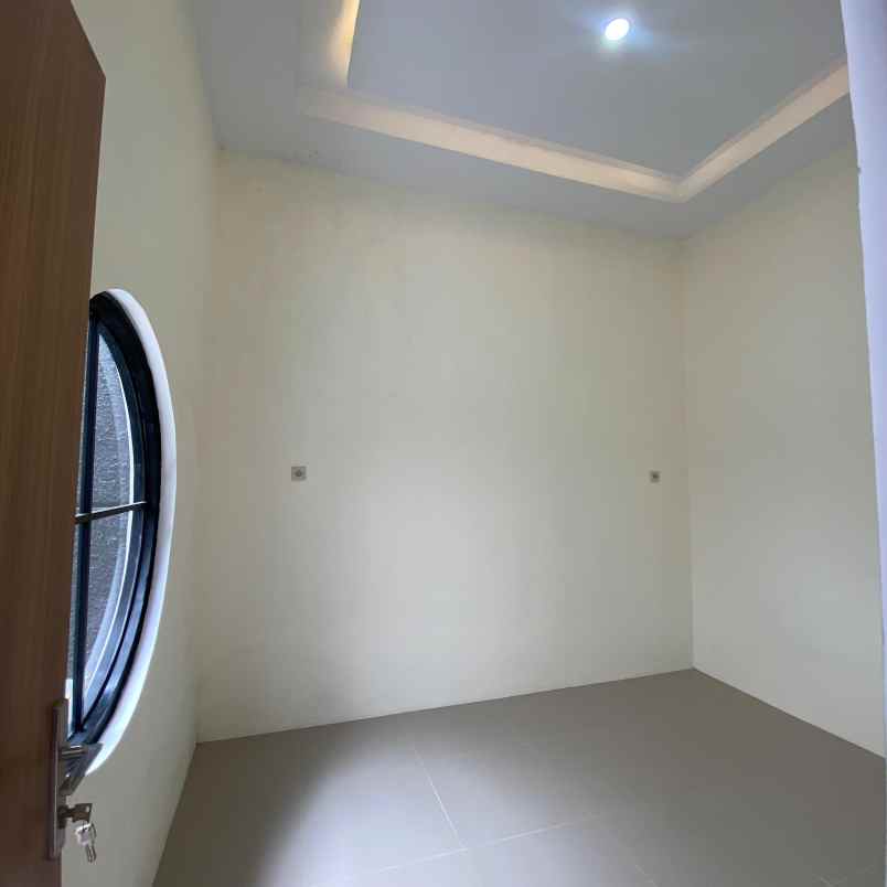 rumah minimalis tropis view persawahan dekat stasiun