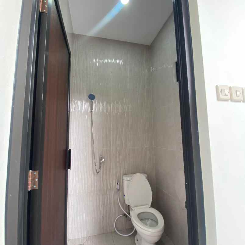 rumah minimalis tropis view persawahan dekat stasiun