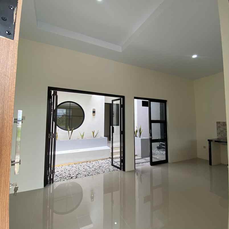 rumah minimalis tropis view persawahan dekat stasiun