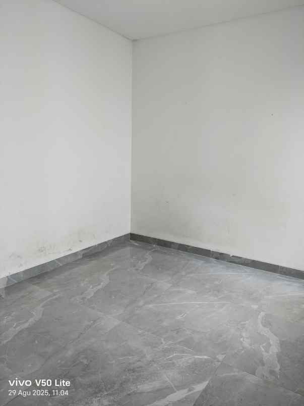 rumah over kredit 75jt dekat unpam di trevista hills