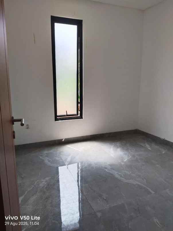 rumah over kredit 75jt dekat unpam di trevista hills